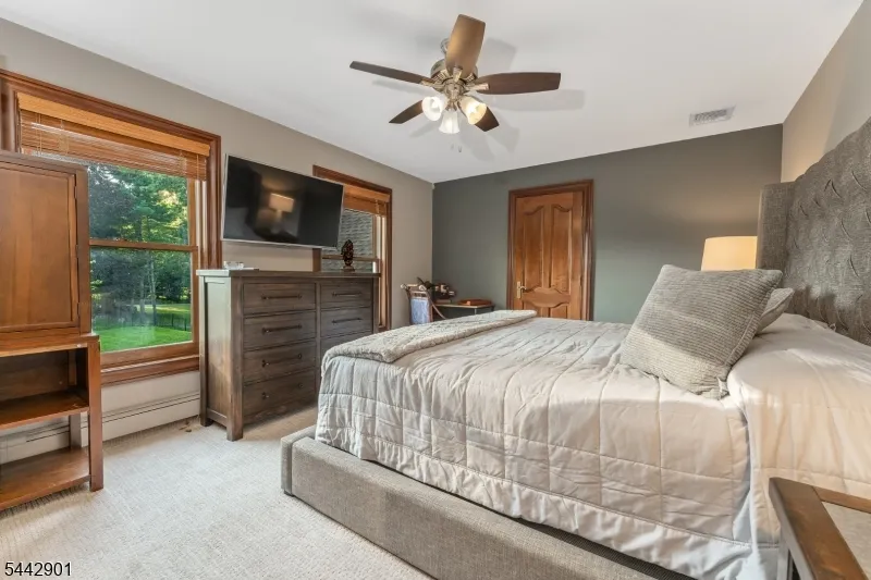 25 Wilshire Dr Sparta, NJ 07871