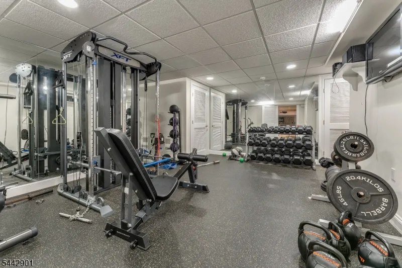 25 Wilshire Dr Sparta, NJ 07871