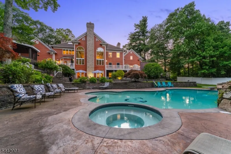 25 Wilshire Dr Sparta, NJ 07871