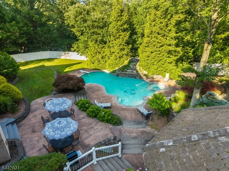 25 Wilshire Dr Sparta, NJ 07871