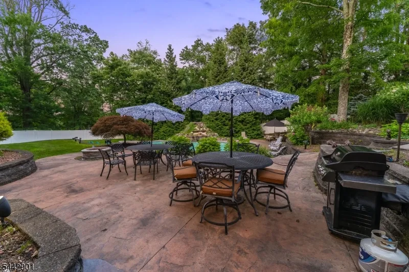 25 Wilshire Dr Sparta, NJ 07871