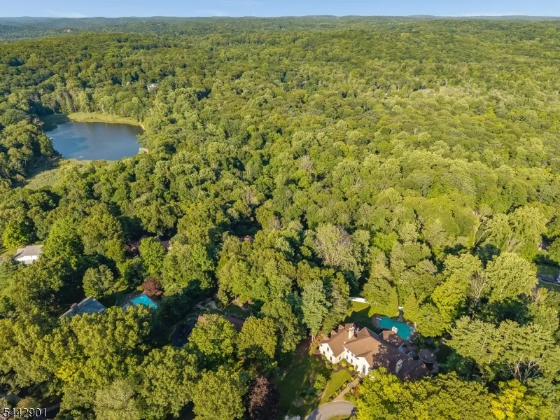 25 Wilshire Dr Sparta, NJ 07871