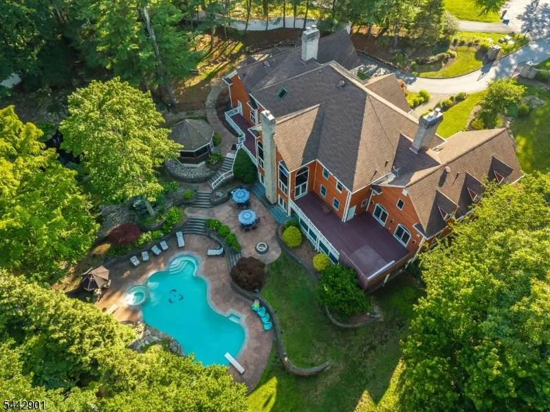 25 Wilshire Dr Sparta, NJ 07871