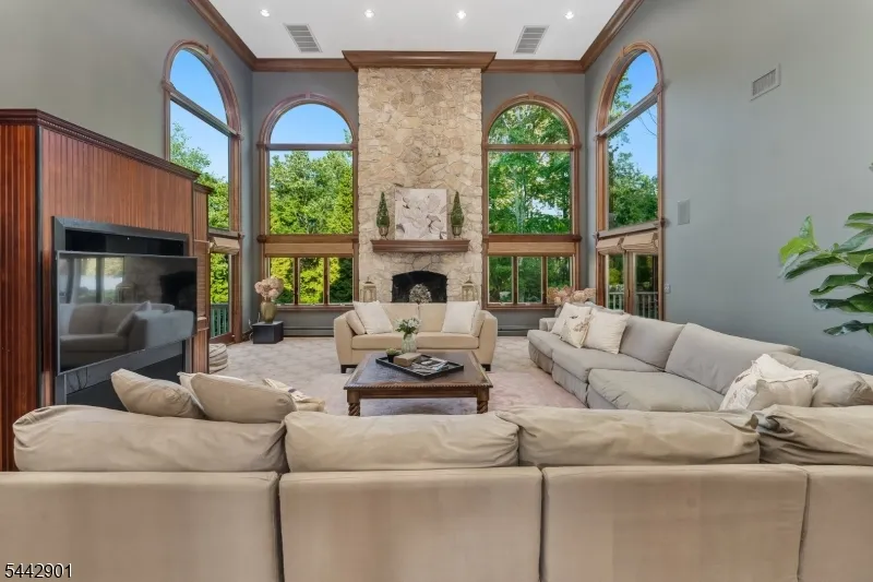 25 Wilshire Dr Sparta, NJ 07871