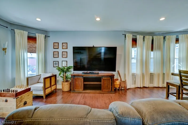 135 Sanford St East Orange City, NJ 07018