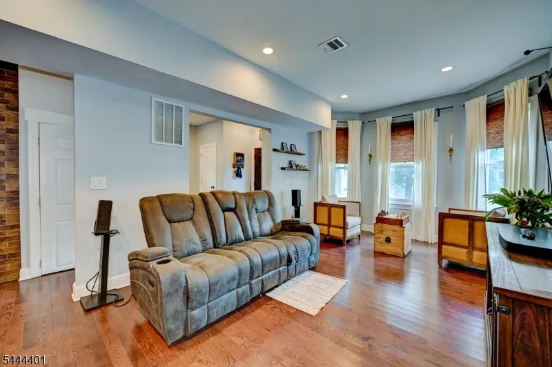 135 Sanford St East Orange City, NJ 07018