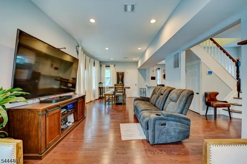 135 Sanford St East Orange City, NJ 07018