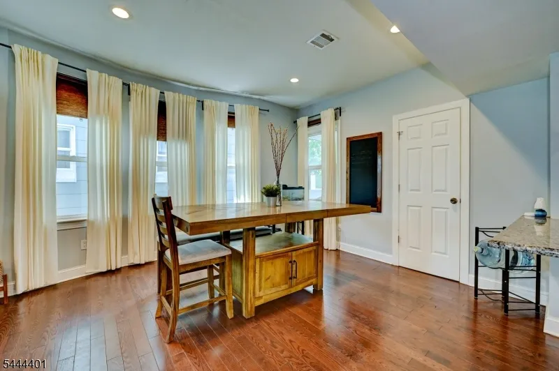 135 Sanford St East Orange City, NJ 07018