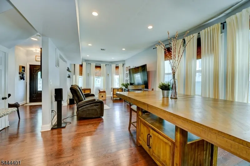 135 Sanford St East Orange City, NJ 07018
