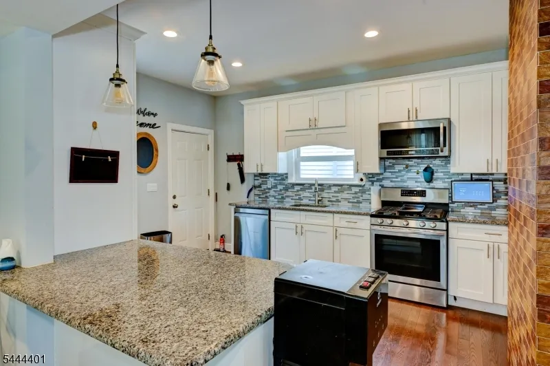 135 Sanford St East Orange City, NJ 07018