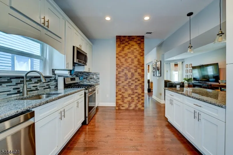 135 Sanford St East Orange City, NJ 07018