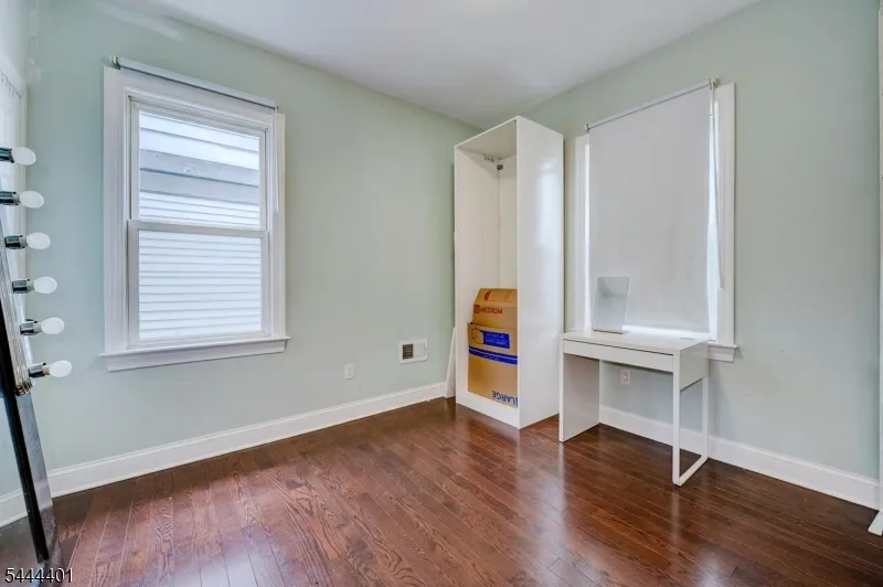 135 Sanford St East Orange City, NJ 07018