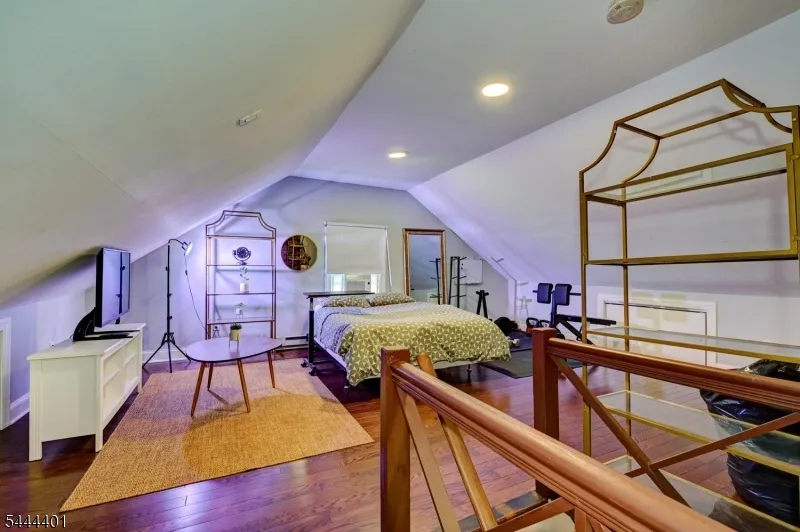 135 Sanford St East Orange City, NJ 07018