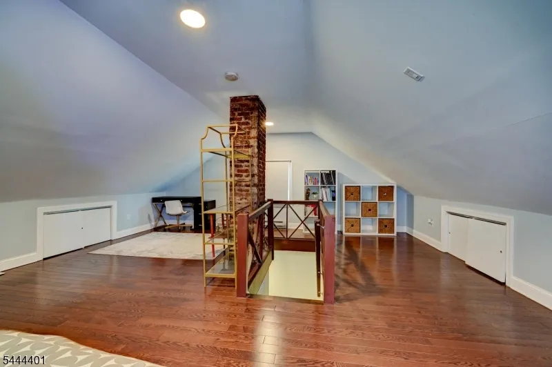 135 Sanford St East Orange City, NJ 07018