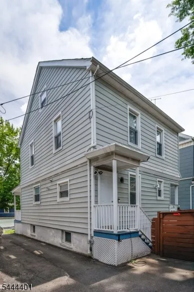 135 Sanford St East Orange City, NJ 07018