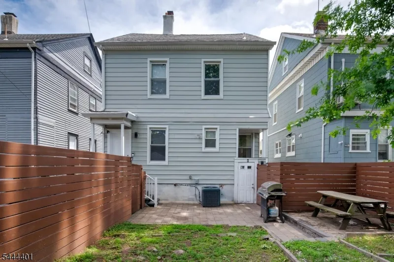 135 Sanford St East Orange City, NJ 07018