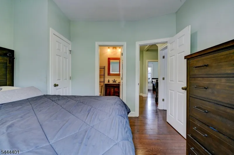 135 Sanford St East Orange City, NJ 07018