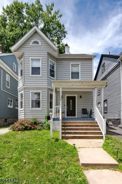 135 Sanford St East Orange City, NJ 07018