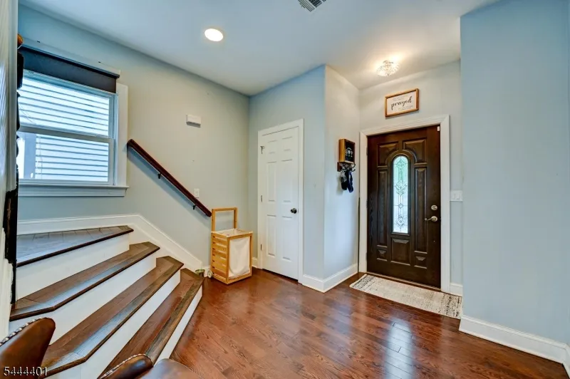 135 Sanford St East Orange City, NJ 07018