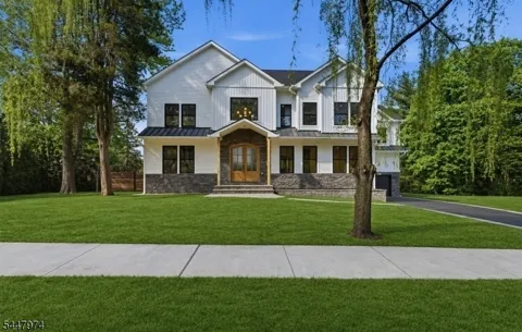 61 Hickory St
