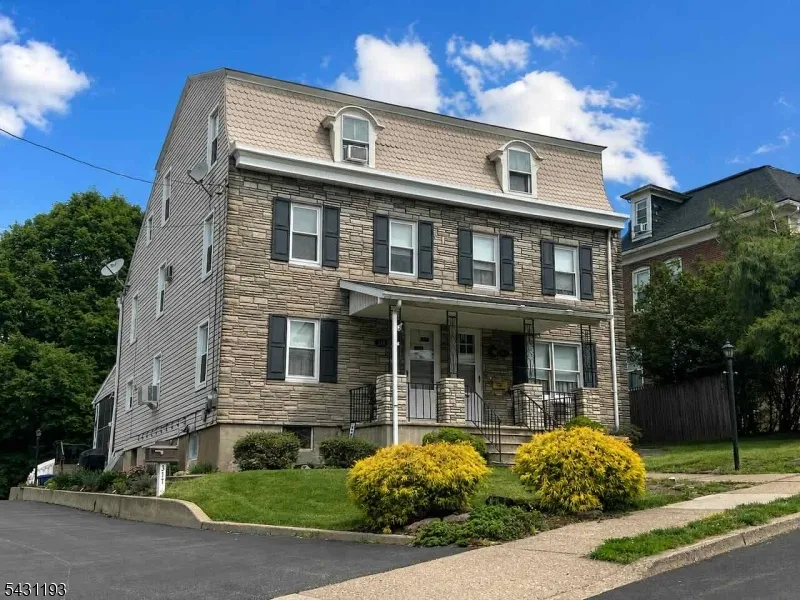 321 Center St Phillipsburg Town, NJ 08865