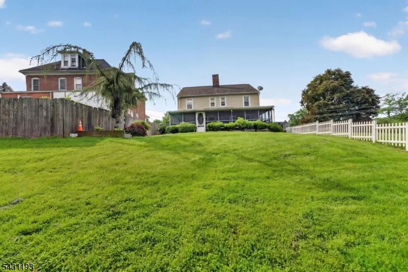 321 Center St Phillipsburg Town, NJ 08865