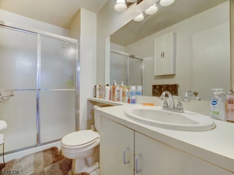 380 Lancaster Ct Piscataway, NJ 08854