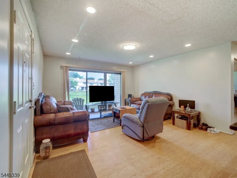 380 Lancaster Ct Piscataway, NJ 08854