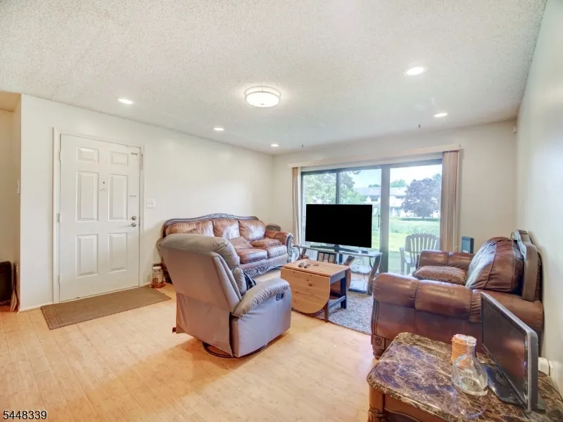 380 Lancaster Ct Piscataway, NJ 08854
