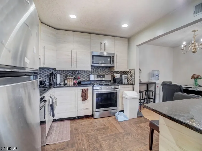 380 Lancaster Ct Piscataway, NJ 08854