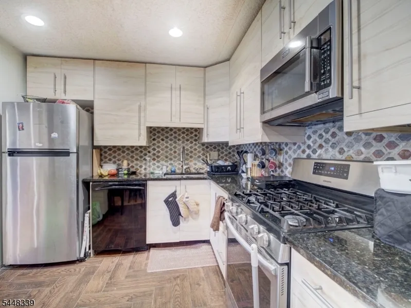 380 Lancaster Ct Piscataway, NJ 08854