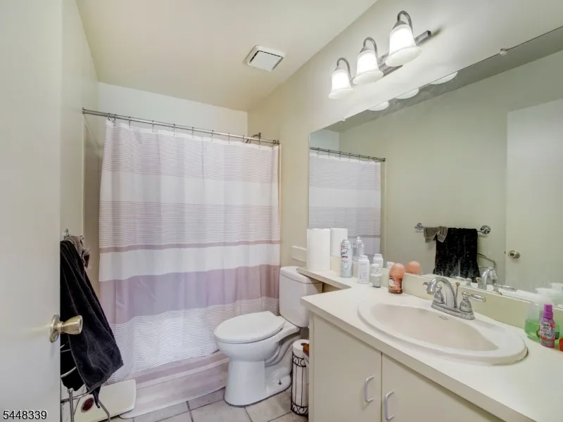 380 Lancaster Ct Piscataway, NJ 08854