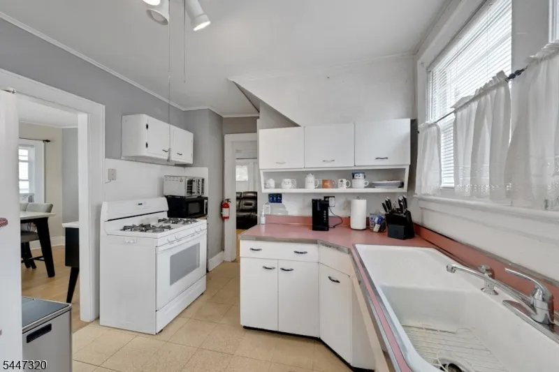 434 E 3Rd Ave Roselle, NJ 07203