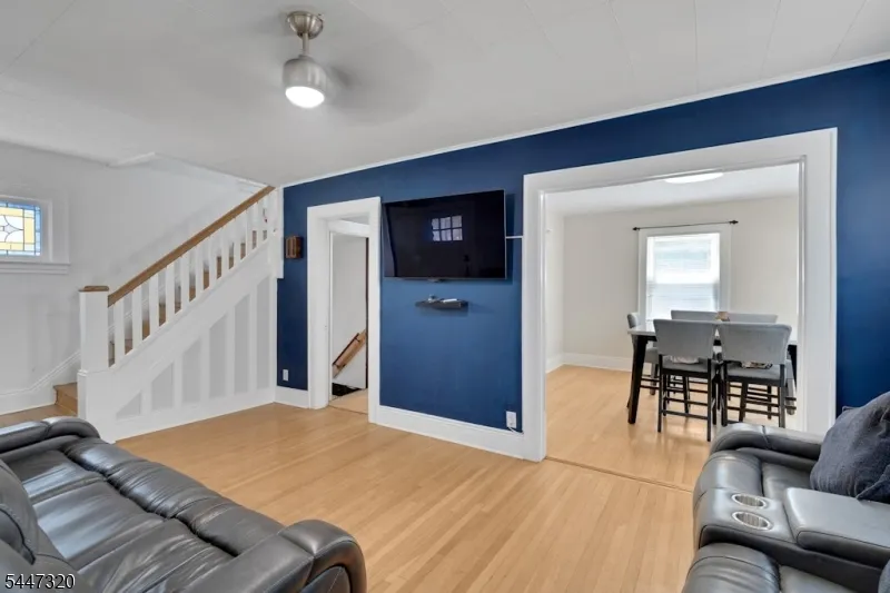 434 E 3Rd Ave Roselle, NJ 07203