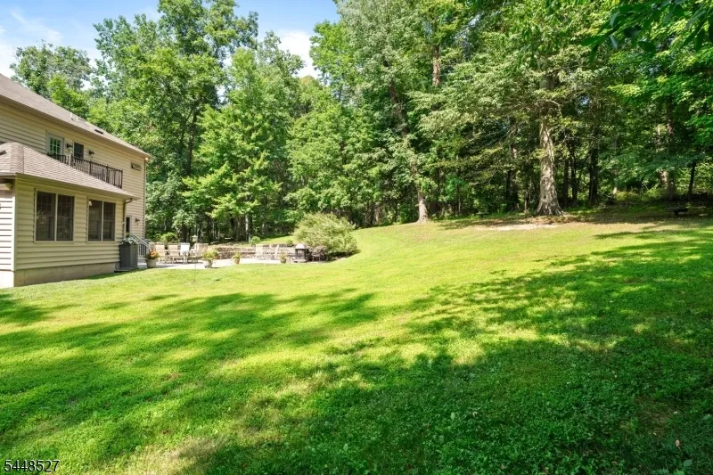 12 Mountain View Ct Ewing, NJ 08628