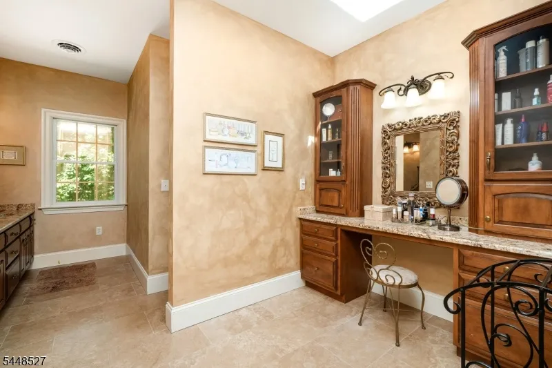 12 Mountain View Ct Ewing, NJ 08628