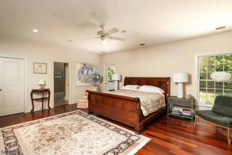 12 Mountain View Ct Ewing, NJ 08628