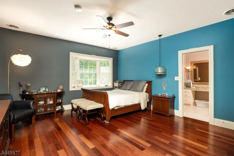 12 Mountain View Ct Ewing, NJ 08628