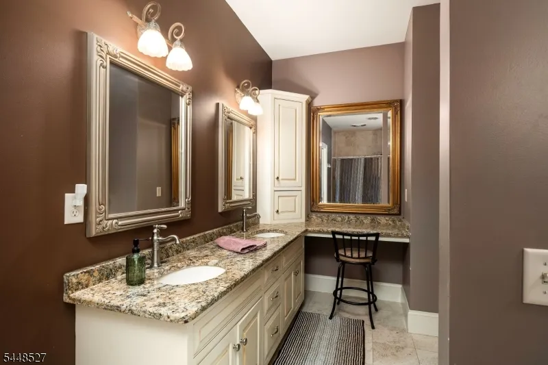 12 Mountain View Ct Ewing, NJ 08628