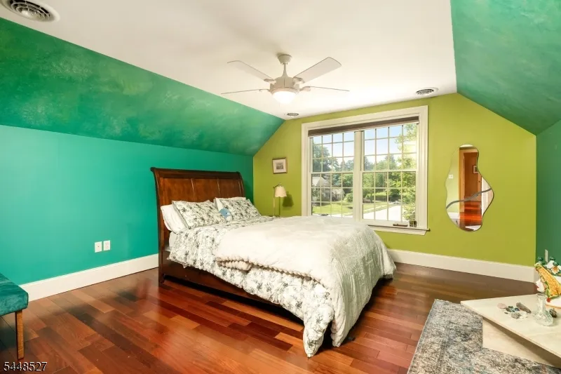 12 Mountain View Ct Ewing, NJ 08628