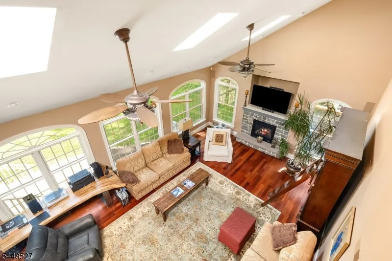 12 Mountain View Ct Ewing, NJ 08628