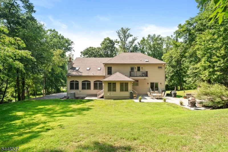 12 Mountain View Ct Ewing, NJ 08628