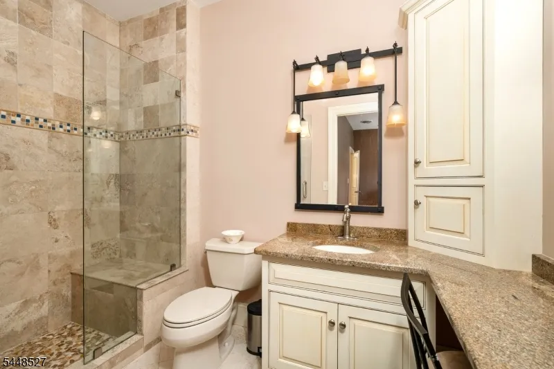 12 Mountain View Ct Ewing, NJ 08628