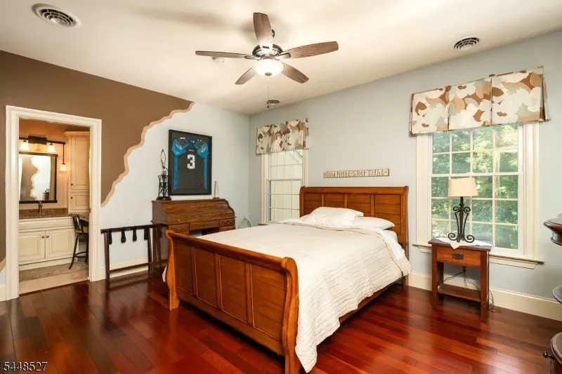 12 Mountain View Ct Ewing, NJ 08628