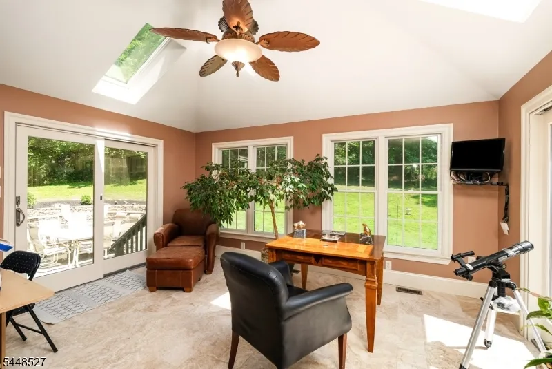 12 Mountain View Ct Ewing, NJ 08628