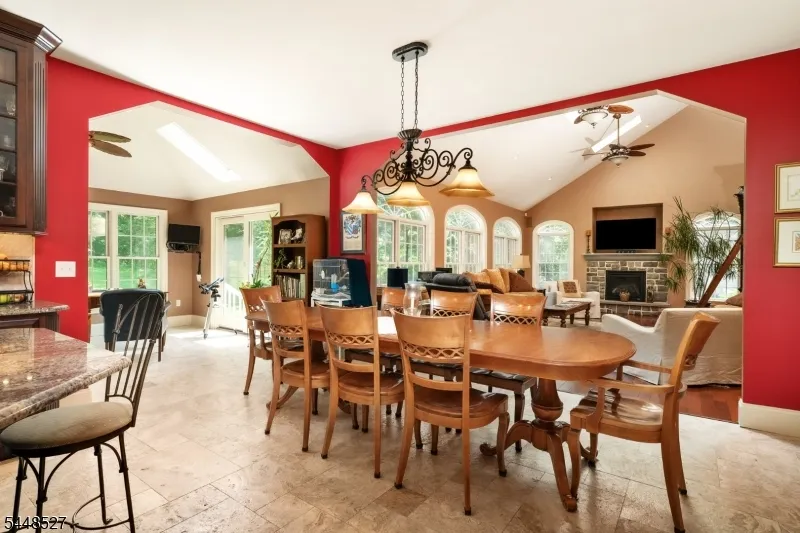 12 Mountain View Ct Ewing, NJ 08628
