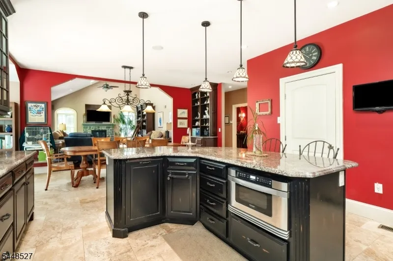 12 Mountain View Ct Ewing, NJ 08628
