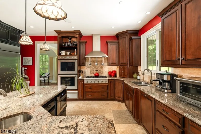12 Mountain View Ct Ewing, NJ 08628