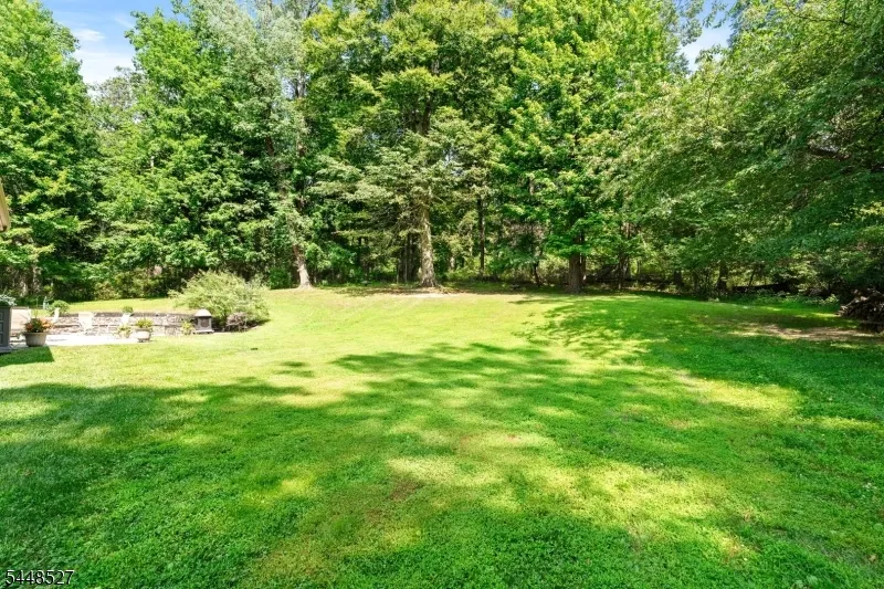 12 Mountain View Ct Ewing, NJ 08628