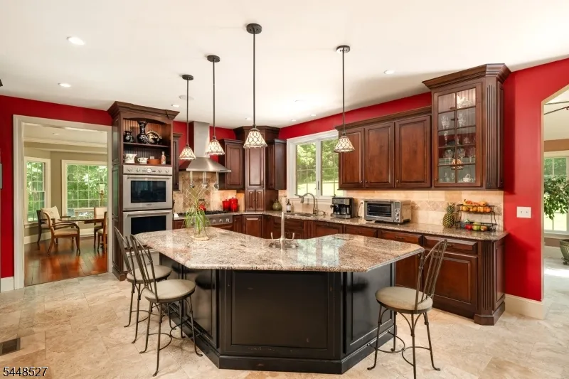 12 Mountain View Ct Ewing, NJ 08628